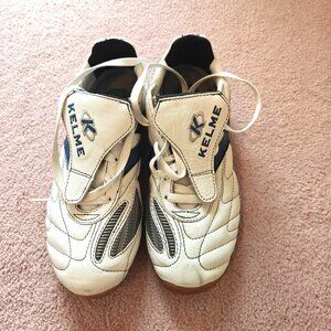 Kelme White/Blue Indoor Women's Leather Soccer Shoes, Size 7.5